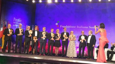 I premi Oscar 2016 Bibenda - Fondazione Italiana Sommelier. Marco Caprai è il quinto da sinistra.