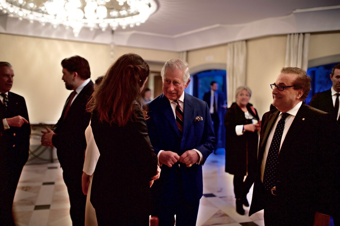 Il Principe Carlo conversa con Allegra Antinori