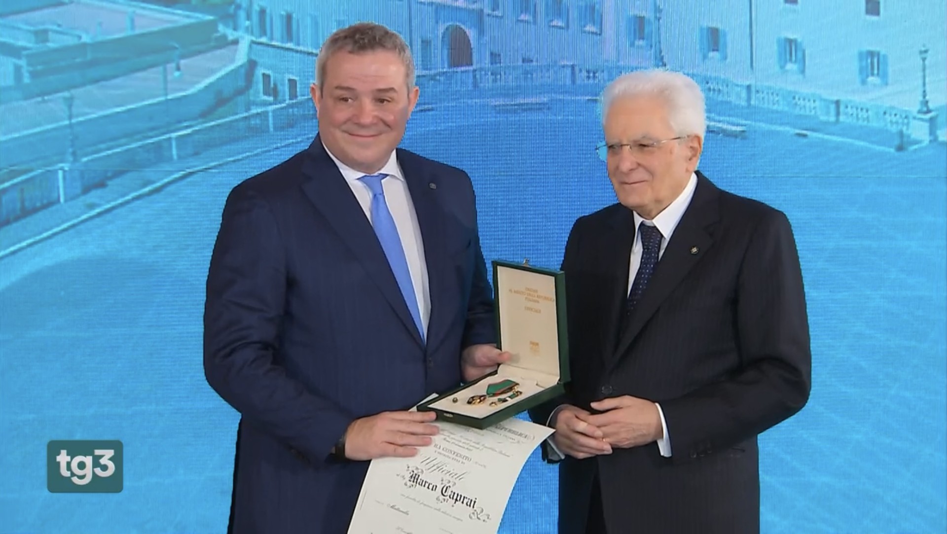 Il Presidente della Repubblica Sergio Mattarella consegna a Marco Caprai l’onorificenza Ufficiale dell'Ordine al Merito per l’imprenditoria etica