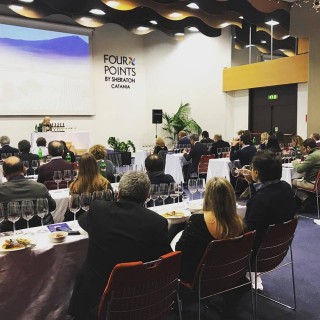 La sala gremita durante la degustazione di Sassicaia La sala gremita durante la degustazione di Sassicaia