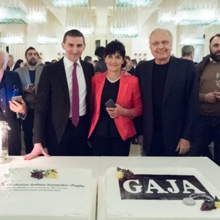 Giuseppe Cupertino con Lucia e Angelo Gaja Giuseppe Cupertino con Lucia e Angelo Gaja