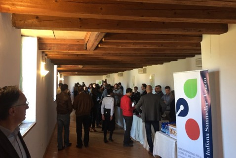 La degustazione durante la 1° Edizione di “F.I.V.I. Triveneto: Espressioni Di Territorio” La degustazione durante la 1° Edizione di “F.I.V.I. Triveneto: Espressioni Di Territorio”