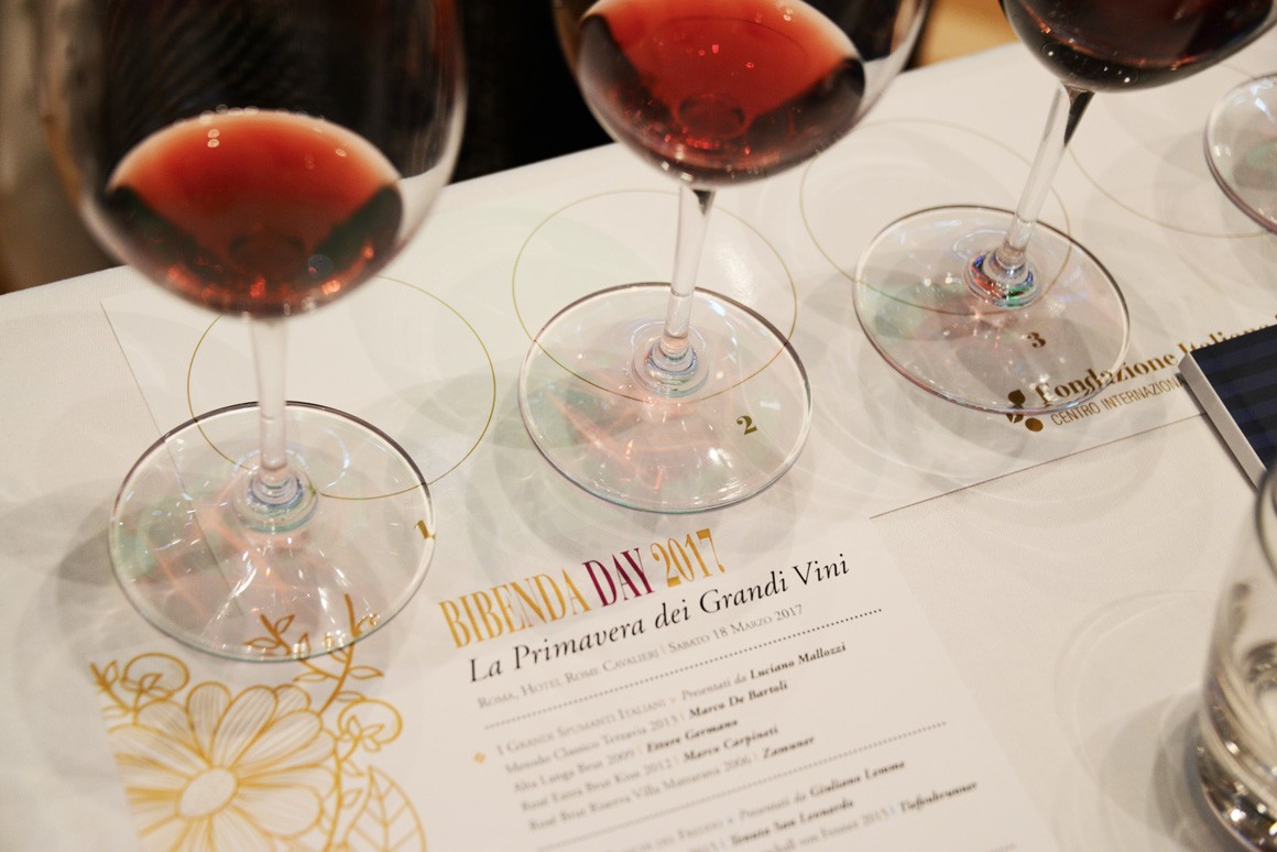Dettaglio di una postazione di degustazione Dettaglio di una postazione di degustazione