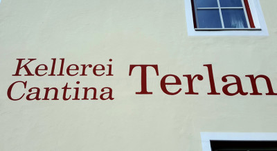 Un luogo, una cantina, un vino Un luogo, una cantina, un vino