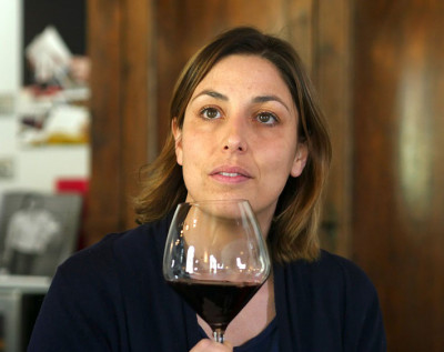 Adotta un filare in Langa e produci il tuo Barolo / Sara Vezza Adotta un filare in Langa e produci il tuo Barolo / Sara Vezza