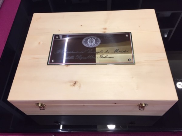 Le eccellenze del nostro Paese regalo di Stato / La cassetta di vino e olio Le eccellenze del nostro Paese regalo di Stato / La cassetta di vino e olio