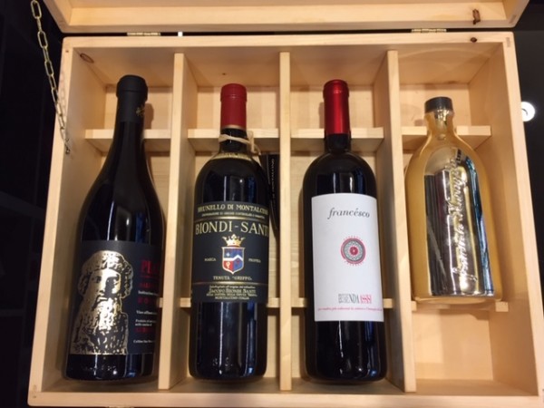 Le eccellenze del nostro Paese regalo di Stato / La cassetta di vino e olio Le eccellenze del nostro Paese regalo di Stato / La cassetta di vino e olio