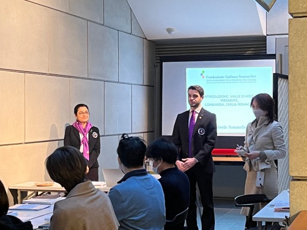 Antonella Anselmo ed Edoardo Lemme Docenti di Fondazione Italiana Sommelier a Tokyo 2023 Antonella Anselmo ed Edoardo Lemme Docenti di Fondazione Italiana Sommelier a Tokyo 2023