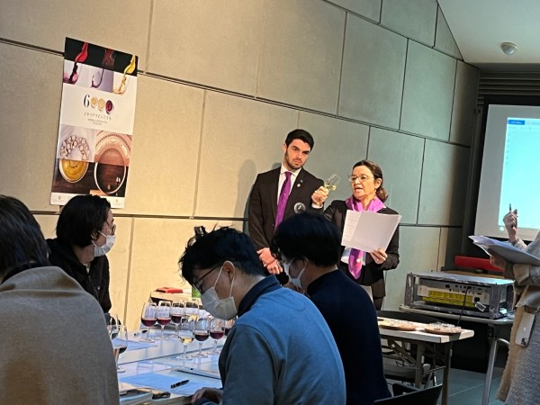 Antonella Anselmo ed Edoardo Lemme Docenti di Fondazione Italiana Sommelier a Tokyo 2023 Antonella Anselmo ed Edoardo Lemme Docenti di Fondazione Italiana Sommelier a Tokyo 2023