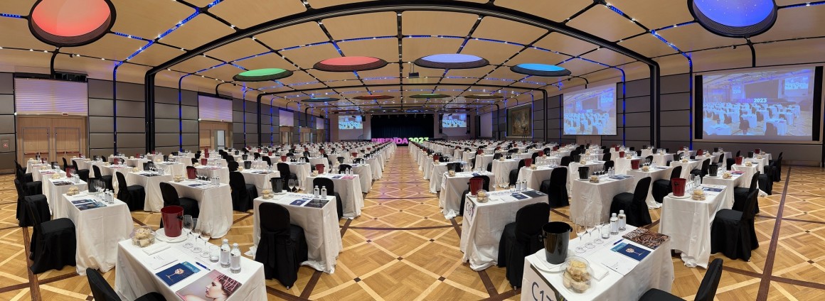 La sala allestita per l'Oscar del Vino 2023 La sala allestita per l'Oscar del Vino 2023