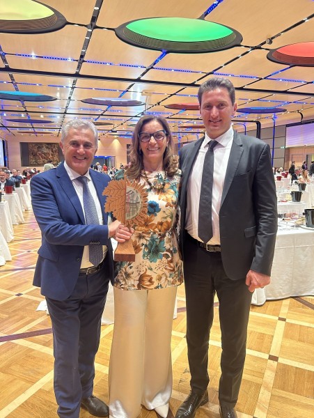 Marisa Cuomo con il marito e il figlio, Andrea e Raffaele Ferraioli Marisa Cuomo con il marito e il figlio, Andrea e Raffaele Ferraioli
