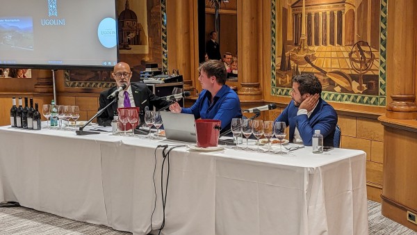 Luciano Mallozzi della Fondazione Italiana Sommelier, Filippo Ugolini Proprietario e Simone Gradizzi Enologo di Tenute Ugolini Luciano Mallozzi della Fondazione Italiana Sommelier, Filippo Ugolini Proprietario e Simone Gradizzi Enologo di Tenute Ugolini