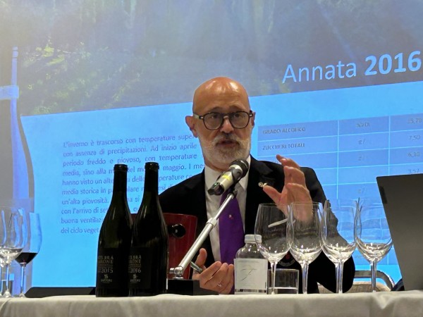 Luciano Mallozzi docente della Fondazione Italiana Sommelier Luciano Mallozzi docente della Fondazione Italiana Sommelier