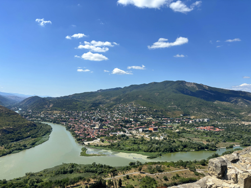 Panorama di Tiblis e il fiume Kura dal Monastero di Jvari
