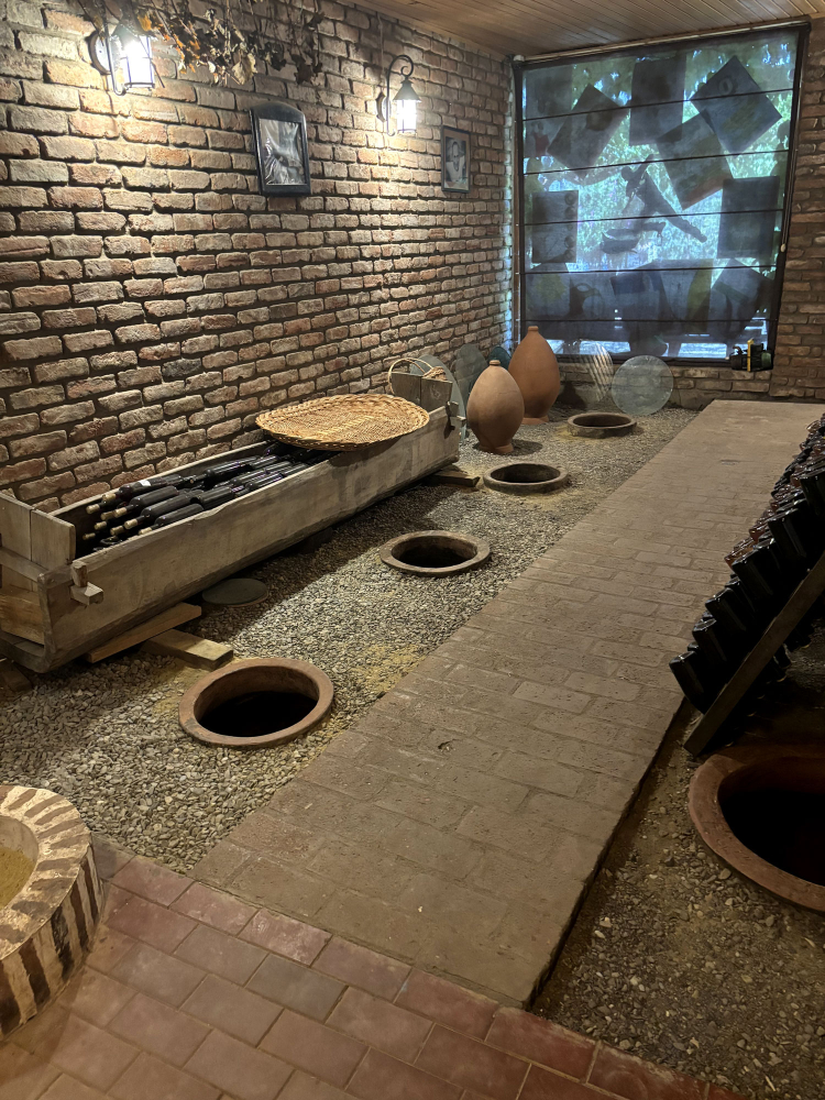 Iago Winery, anfore Qveri interrate all'interno della cantina