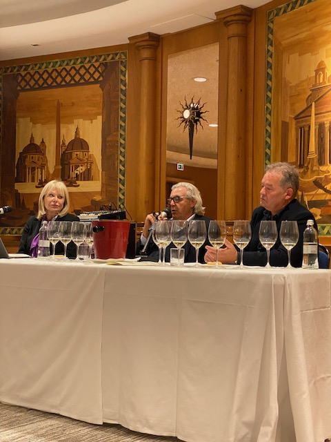 La Docenza con Daniela Scrobogna, Antonio Santarelli e l'enologo Paolo Tiefenthaler La Docenza con Daniela Scrobogna, Antonio Santarelli e l'enologo Paolo Tiefenthaler