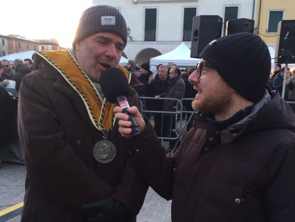 Paolo Lauciani intervistato dalle reti locali dopo la nomina di "Amico del Torcolato"