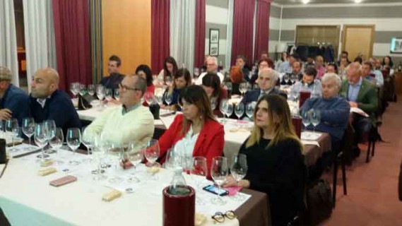 I partecipanti al Corso sul Barolo a Genova della Fondazione Italiana Sommelier