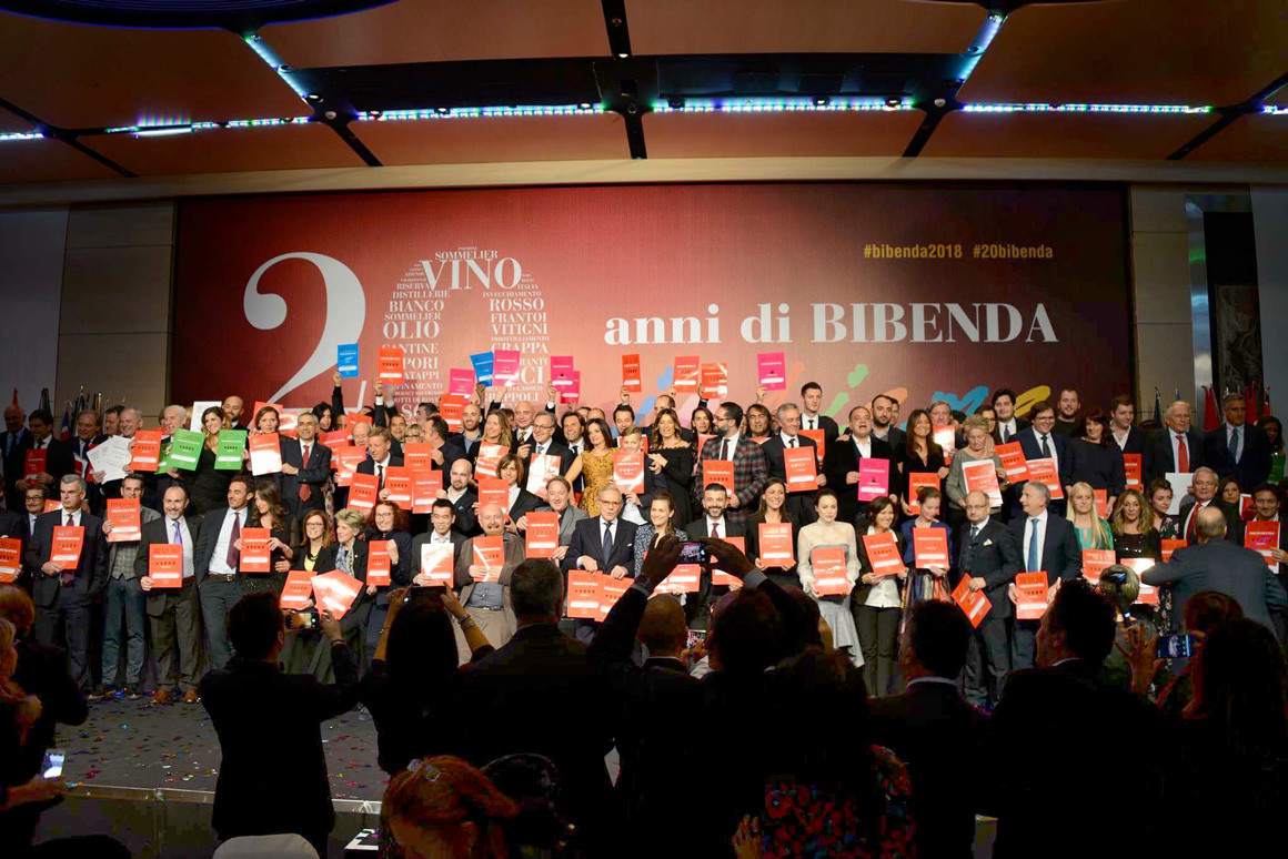 Foto ricordo di tutti i premiati della Guida Bibenda 2018.