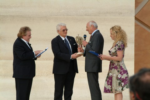 Terenzio Medri, Capitano di cuore / Terenzio Medri consegna L'Oscar del Vino al Marchese Guerrieri Gonzaga