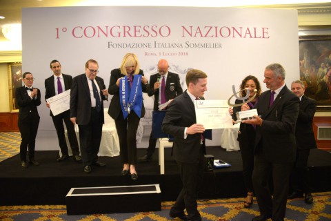 Paolo Lauciani, docente di Fondazione, consegna Diploma e Premio al vincitore