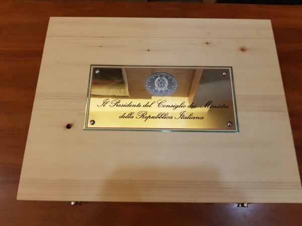Le eccellenze del nostro Paese regalo di Stato / La cassetta di vino Le eccellenze del nostro Paese regalo di Stato / La cassetta di vino