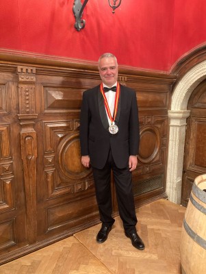 Paolo Lauciani Chevalier della Confrérie des Chevaliers du Tastevin Paolo Lauciani Chevalier della Confrérie des Chevaliers du Tastevin