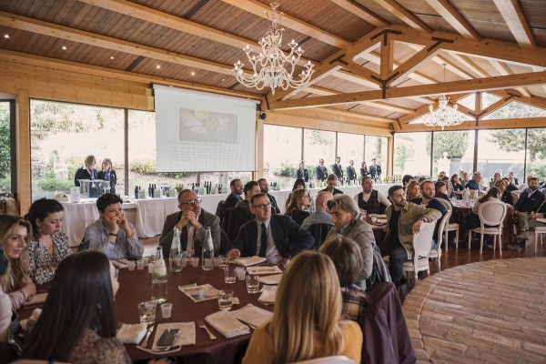 La Festa delle 5 Gocce della Guida Bibenda 2023 nelle Marche per gli Oli Evo delle Marche, Umbria ed Emilia Romagna