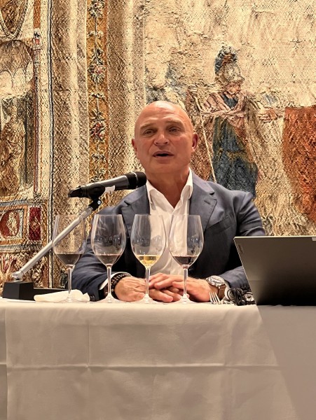 L'Enologo Luca D'Attoma racconta il lavoro che sta facendo in azienda L'Enologo Luca D'Attoma racconta il lavoro che sta facendo in azienda