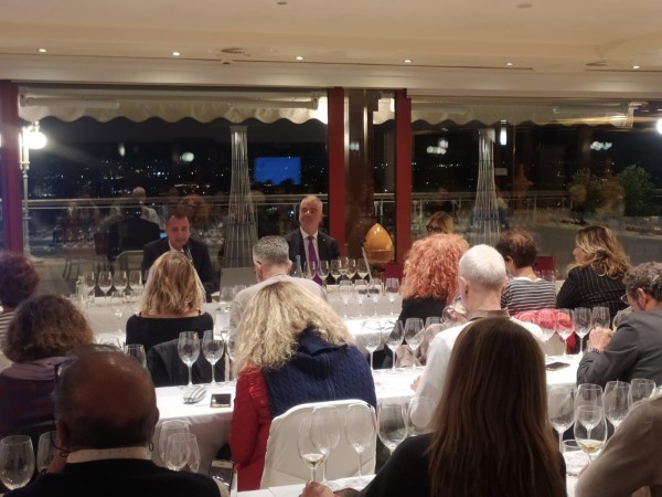 Paolo Peira enologo aziendale, Paolo Lauciani docente di Fondazione Italiana Sommelier e Ilaria Palumbo direttrice della cantina