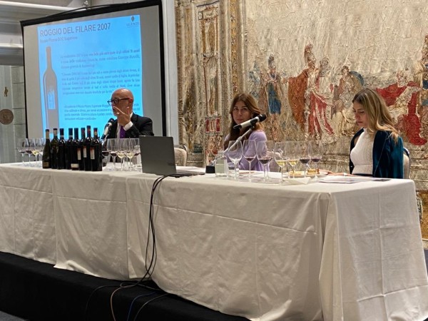 Luciano Mallozzi di Fondazione Italiana Sommelier, Angela Velenosi e sua figlia Marianna Velenosi