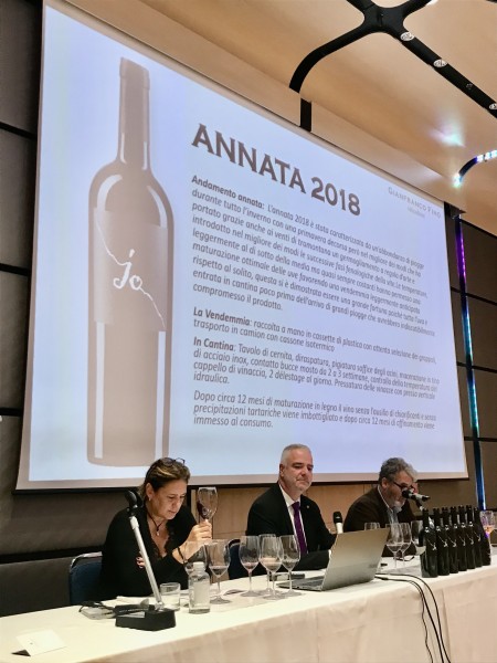 Simona Natale proprietaria, Paolo Lauciani docente di Fondazione Italiana Sommelier, Gianfranco Fino proprietario Simona Natale proprietaria, Paolo Lauciani docente di Fondazione Italiana Sommelier, Gianfranco Fino proprietario