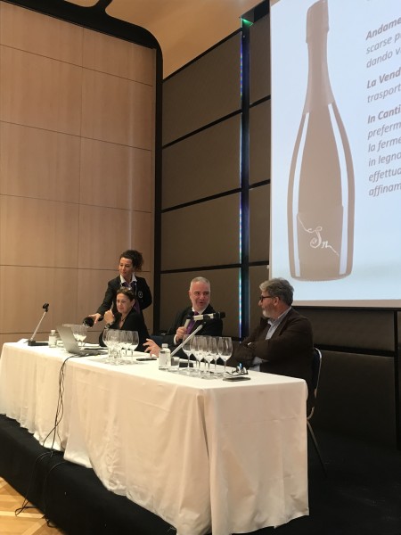 Simona Natale proprietaria, Paolo Lauciani docente di Fondazione Italiana Sommelier, Gianfranco Fino proprietario Simona Natale proprietaria, Paolo Lauciani docente di Fondazione Italiana Sommelier, Gianfranco Fino proprietario