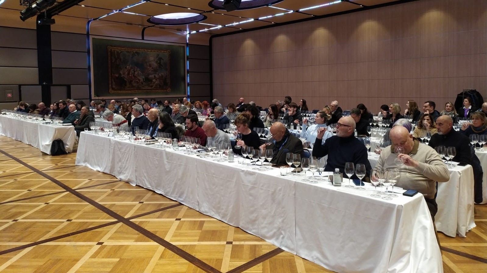 Panoramica della sala di degustazione Panoramica della sala di degustazione