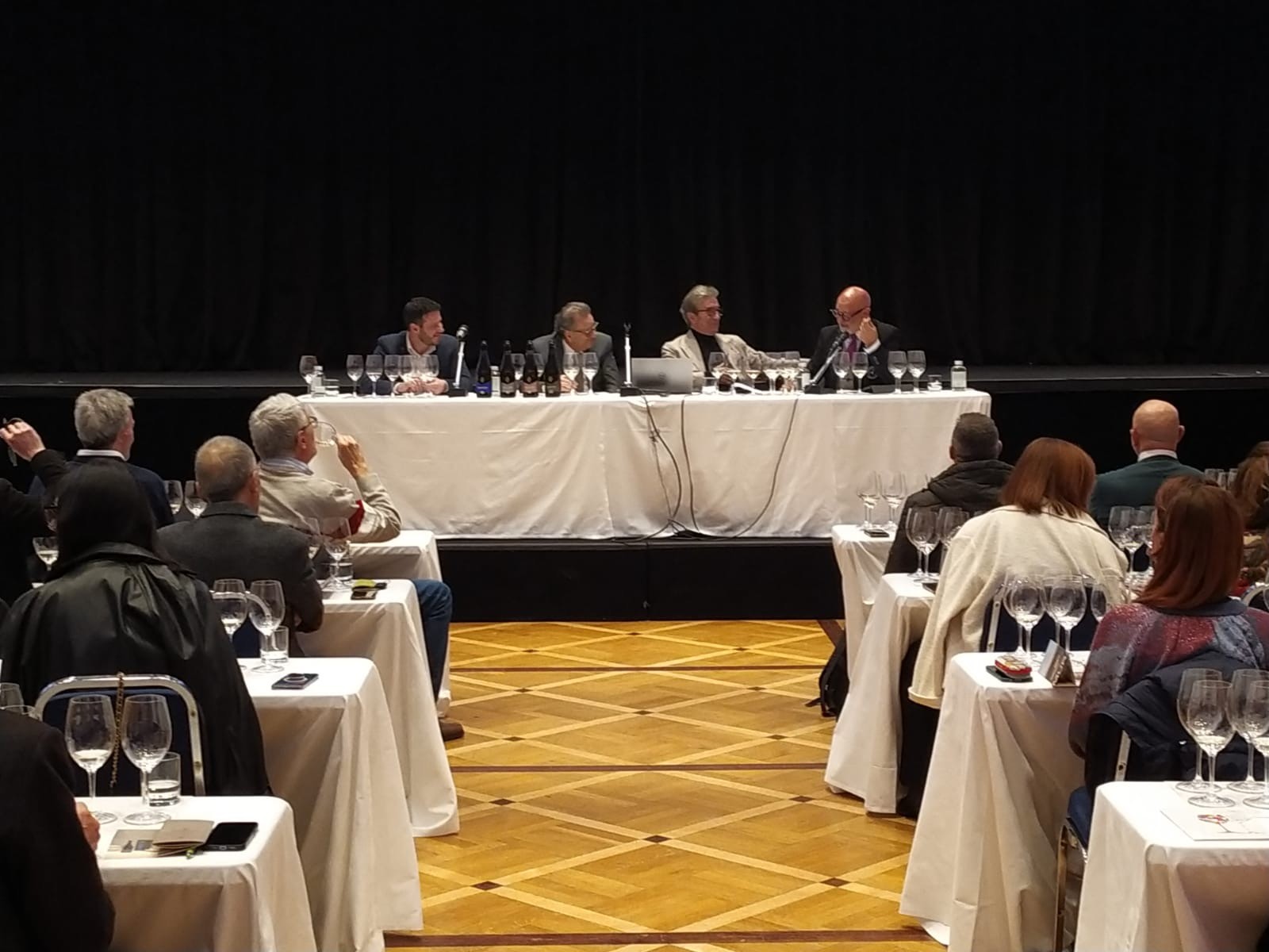 Bruno Muratori Proprietario, Riccardo Cotarella Matteo Muratori Enologo, Luciano Mallozzi Docente Fondazione Italiana Sommelier Bruno Muratori Proprietario, Riccardo Cotarella Matteo Muratori Enologo, Luciano Mallozzi Docente Fondazione Italiana Sommelier