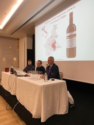 Paolo Lauciani, docente della Fondazione Italiana Sommelier, Bruno Cordero Enologo e Simone di Giosia Responsabile Commerciale