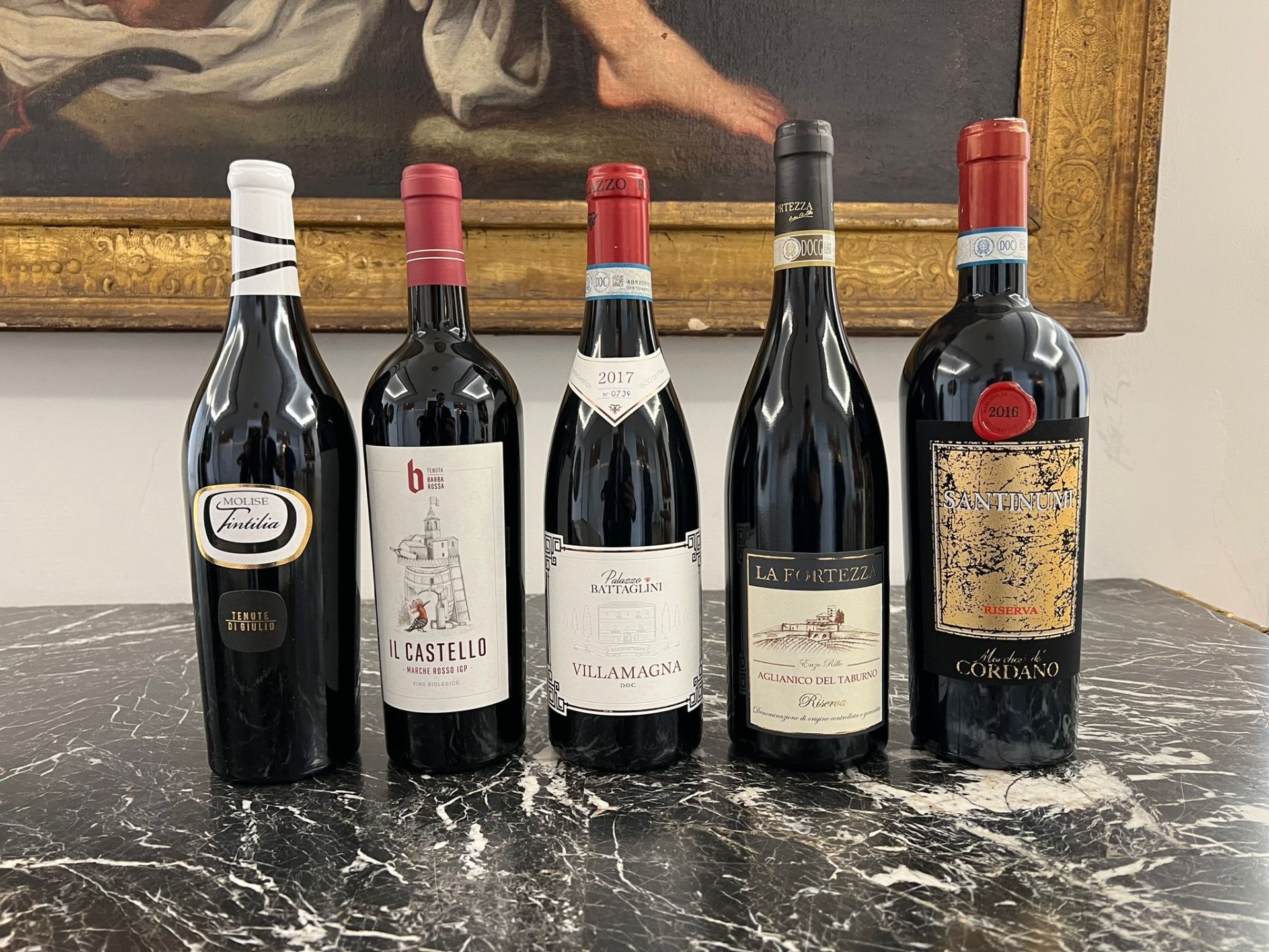 Le etichette dei vini rossi in degustazione