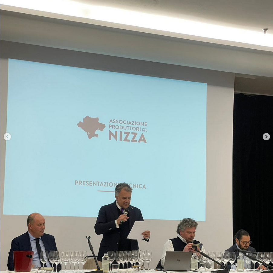 Stefano Chiarlo, Presidente Associazione Produttori del Nizza, Massimo Billetto Docente della Fondazione Italiana Sommelier, Gianni Bertolino e Daniele Chiappone