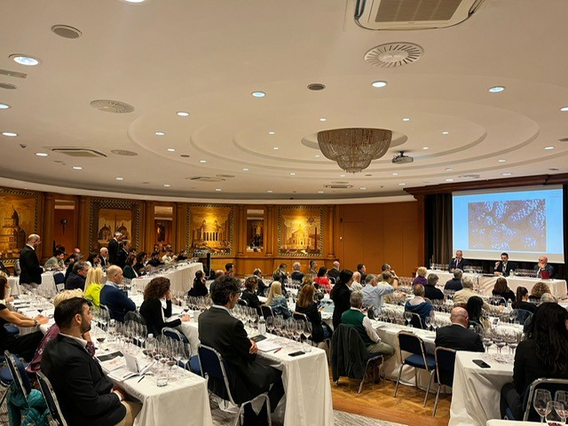 Panoramica della Sala Ellisse durante la degustazione Panoramica della Sala Ellisse durante la degustazione