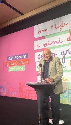 L’intervento di Stefano Milioni al 42° Forum della Cultura del Vino il 1° luglio 2024 L’intervento di Stefano Milioni al 42° Forum della Cultura del Vino il 1° luglio 2024