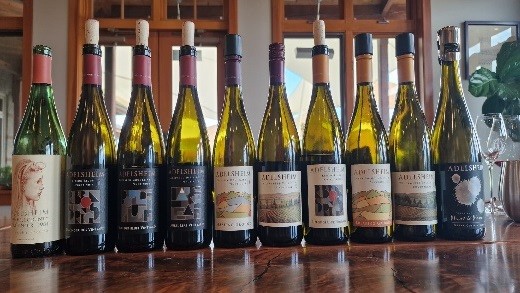 Stars & Stripes Glasses - I vini in degustazione dell'azienda Adelsheim Vineyard Stars & Stripes Glasses - I vini in degustazione dell'azienda Adelsheim Vineyard