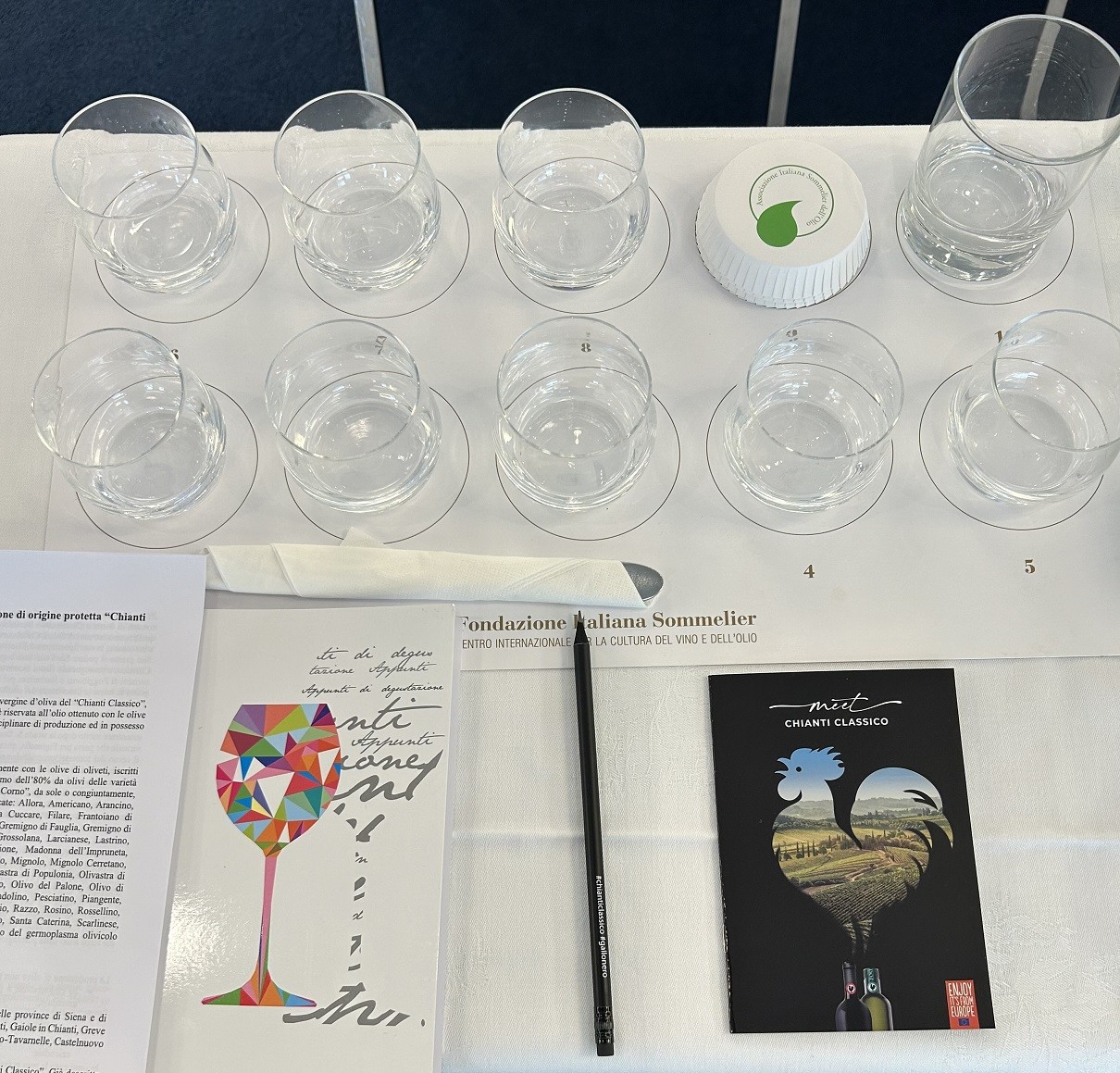 la sala di degustazione del Seminario sull'Olio Extravergine di Oliva Chianti Classico la sala di degustazione del Seminario sull'Olio Extravergine di Oliva Chianti Classico
