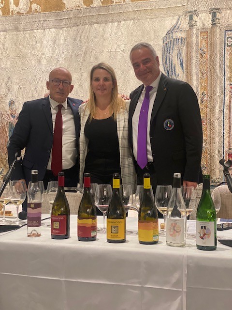 Giovanna Cunetta, Mourad Ouada e Paolo Lauciani, Docente della Fondazione Italiana Sommelier Giovanna Cunetta, Mourad Ouada e Paolo Lauciani, Docente della Fondazione Italiana Sommelier