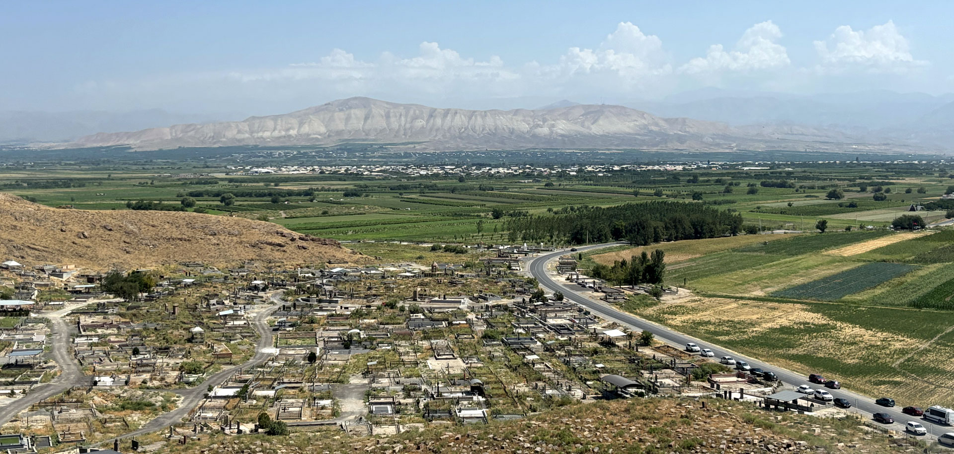 Armenia, Cimitero di Ararat dal Monastero Khor Virap