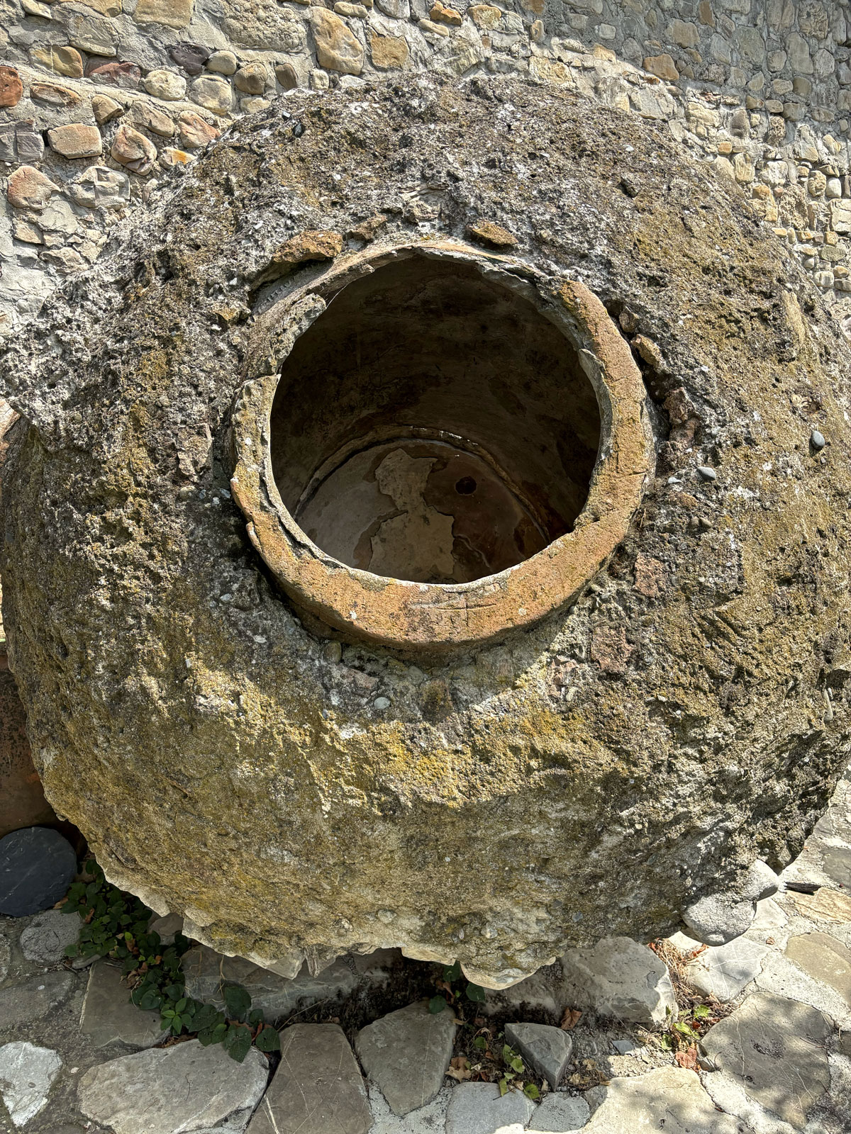 Monastero di Alaverdi, reperti di antiche anfore