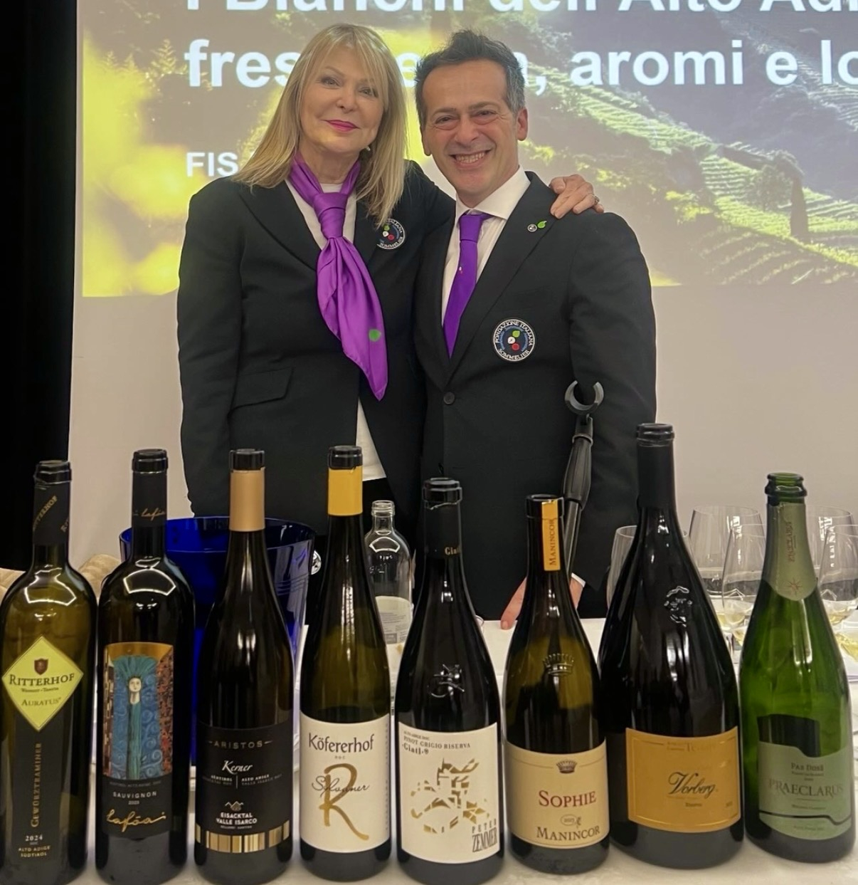 Daniela Scrobogna, Docente di Fondazione Italiana Sommelier, insieme a Raffaele Fischetti, Referente del Consorzio Vino Alto Adige