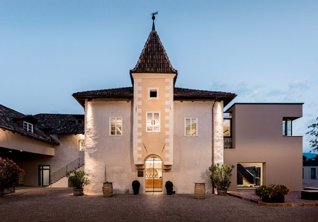 Auguri per i primi 100 anni della cantina Girlan